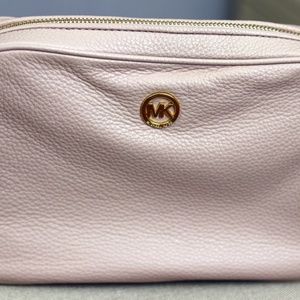 Michael Kors jet set crossbody bag